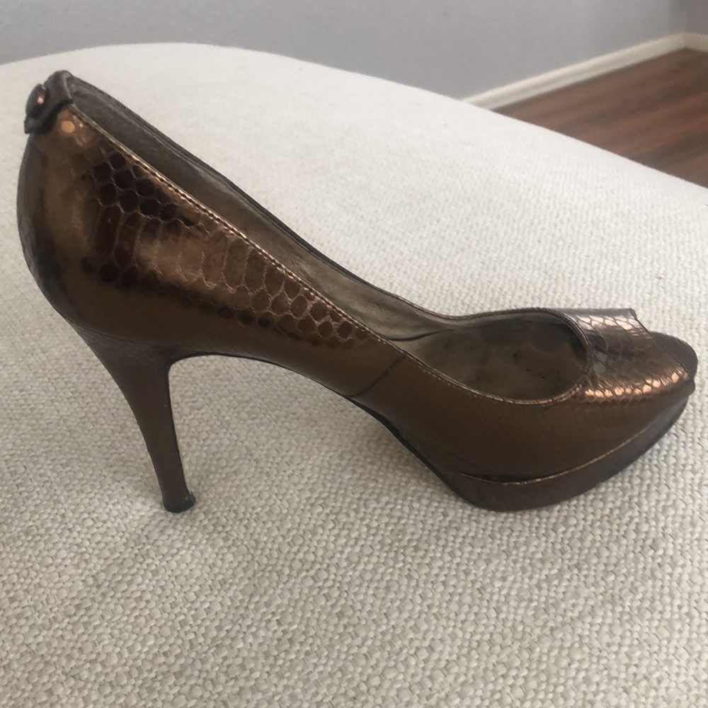 Michael Kors Metallic Gold Snakeskin Platform Perp-toe Heels - Picture 5 of 6
